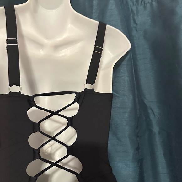 Source Unknown Black and White Women's One Piece Swimsuit - Picture 4 of 4